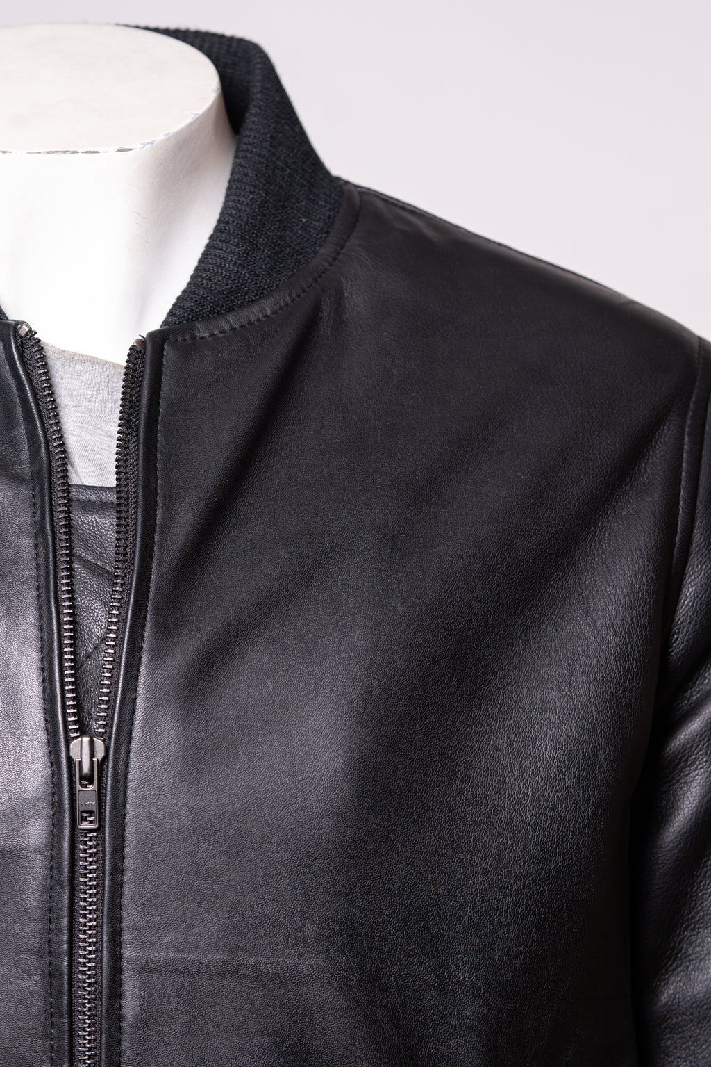 Men's Black Rib-Knit Collar Leather Bomber Jacket: Benedict